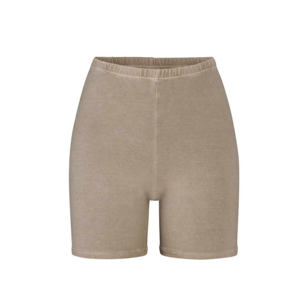SKIMS OUTDOOR BIKE SHORT in Desert Large